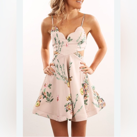 L'ATISTE Floral Backless Dress in Cream - Picture 5 of 5